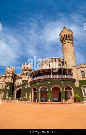 Bangalore Palace ist ein britischer Stil Palace in Bangalore City in Karnataka, Indien Stockfoto