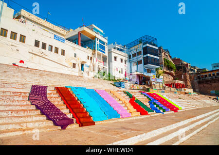 Ganges Ghat ist in Varanasi Stadt, Uttar Pradesh, Nordindien Stockfoto