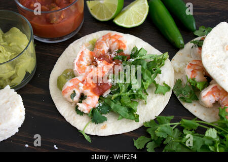 Margarita Shrimp Tacos mit Belag Stockfoto