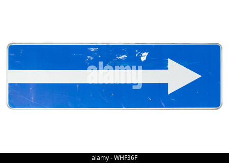 Einbahnstraße in Richtung Pfeil nach rechts Schild isoliert auf Weiss. Stockfoto