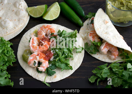 Margarita Shrimp Tacos mit Belag Stockfoto