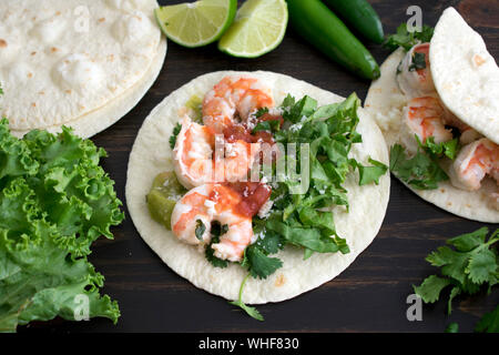 Margarita Shrimp Tacos mit Belag Stockfoto