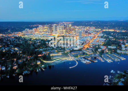 Drone Schuß der Stadt Bellevue von oben Stockfoto