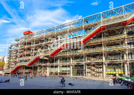 PARIS, Frankreich, 12. SEPTEMBER 2018: Centre Georges Pompidou ist ein komplexes Gebäude Museum im Louvre in Paris, Frankreich Stockfoto