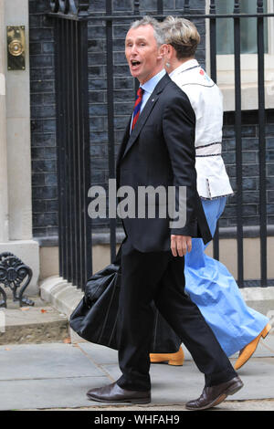 UK. 02 Sep, 2019. London, 2. Sep 2019. Nigel Evans, MP, gemeinsame Executive Sekretär des Ausschusses 1922, Mitglied des Europäischen Parlaments für das Ribble Valley. Minister, sowie viele Konservative Partei Abgeordnete und ehemalige Politiker alle eingeben Downing Street Nr.10 für den Notfall Kabinettssitzung, später allgemein Konservative Partei sammeln. Credit: Imageplotter/Alamy leben Nachrichten Stockfoto