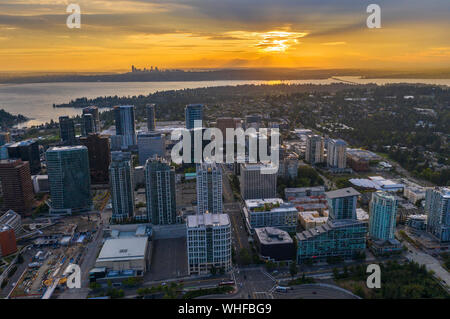 Drone Schuß der Stadt Bellevue von oben Stockfoto
