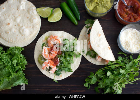 Margarita Shrimp Tacos mit Belag Stockfoto