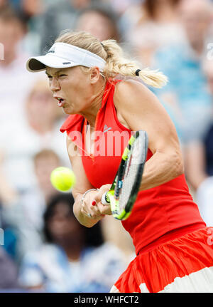 Aegon International 2017 - Eastbourne - England - WTA Damen Einzel Finale. Caroline Wozniacki (Dänemark in Aktion zwei spielende übergeben Rückhand gegen Stockfoto