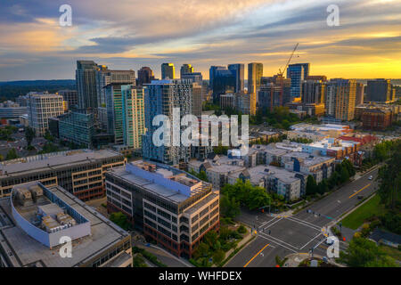 Drone Schuß der Stadt Bellevue von oben Stockfoto