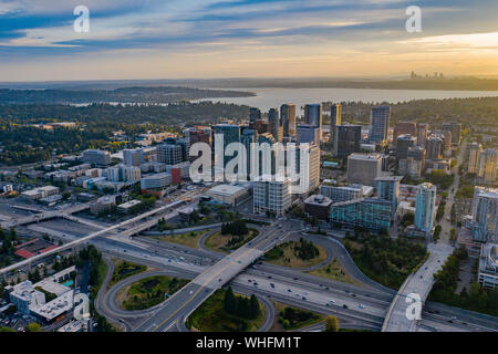 Drone Schuß der Stadt Bellevue von oben Stockfoto