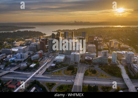 Drone Schuß der Stadt Bellevue von oben Stockfoto
