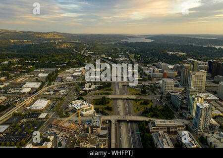 Drone Schuß der Stadt Bellevue von oben Stockfoto