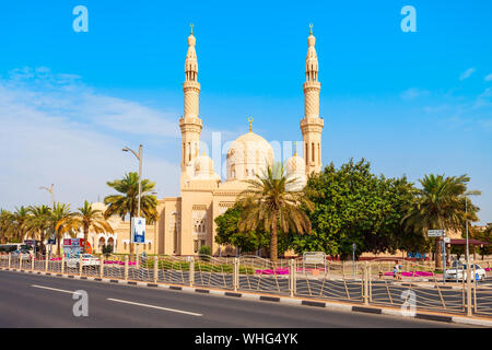 DUBAI, VAE - Februar 27, 2019: Jumeirah Moschee ist einer der wichtigsten Moschee in der Stadt Dubai in den VEREINIGTEN ARABISCHEN EMIRATEN Stockfoto