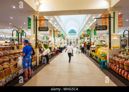 SHARJAH, VAE - MÄRZ 01, 2019: Souq Al Jubail oder Jubail Souk ist ein Markt im Zentrum von Sharjah in den Vereinigten Arabischen Emiraten oder VAE entfernt Stockfoto