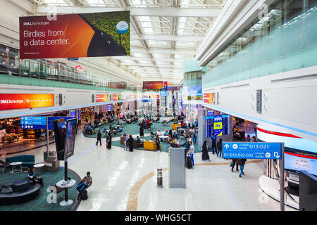 DUBAI, VAE - MÄRZ 02, 2019: Der Internationale Flughafen von Dubai oder dxb Interieur in VAE Stockfoto