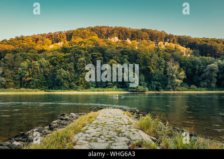 Panorama Blick auf Menschen Rudern im Kanu auf der Donau Schlucht ich Stockfoto