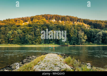 Panorama Blick auf Menschen Rudern im Kanu auf der Donau Schlucht ich Stockfoto