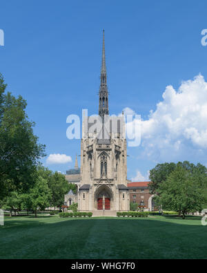 Äußere des historischen Heinz Memorial Chapel auf dem Campus der Universität von Pittsburgh in Pittsburgh, Pennsylvania Stockfoto