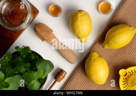 Leere Glas mit für hausgemachte Limonade festlegen Stockfoto