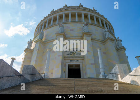 Kelheim, Deutschland - 31. August 2019: Befreiungshalle Kelheim, Befreihungshalle, während der sonnigen Tag im August Stockfoto