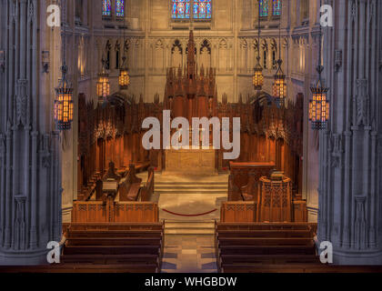 Innenraum der historischen Heinz Memorial Chapel auf dem Campus der Universität von Pittsburgh in Pittsburgh, Pennsylvania Stockfoto