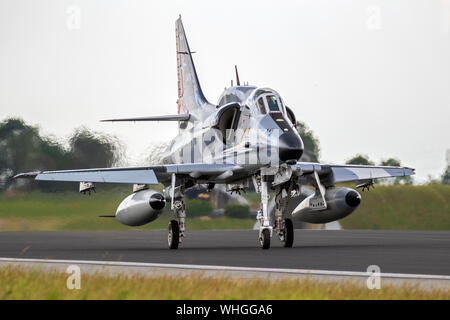 JAGEL, Deutschland - May 13, 2019: Entdeckung der Luftverteidigung Douglas A-4 Skyhawk fighter Jet plane das Rollen nach der Landung auf Fliegerhorst Jagel. Stockfoto