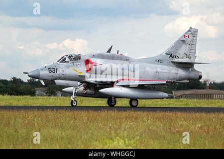 JAGEL, Deutschland - May 13, 2019: Entdeckung der Luftverteidigung Douglas A-4 Skyhawk fighter Jet plane das Rollen nach der Landung auf Fliegerhorst Jagel. Stockfoto