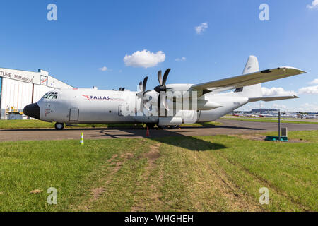 LE BOURGET PARIS - 21.Juni 2019: Pallas Aviation Lockheed Martin LM-100 J Hercules Transportflugzeug auf der Paris Air Show. Stockfoto