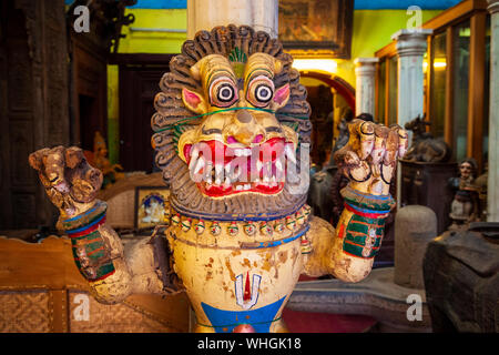 COCHIN, Indien - 14. MÄRZ 2012: souvenirshop an der Market Street in Fort Kochi in Cochin, Indien Stockfoto