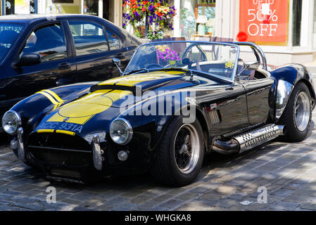 AC Cobra Replica Dax 2009 An der Brunnen Marktplatz geparkt Stockfoto