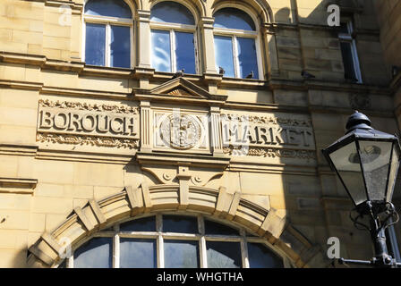 Borough Market, einem traditionellen viktorianischen Markthalle im Zentrum von Halifax, West Yorkshire, UK Stockfoto