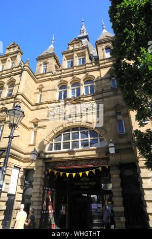 Borough Market, einem traditionellen viktorianischen Markthalle im Zentrum von Halifax, West Yorkshire, UK Stockfoto