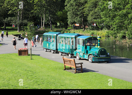 Die Miniatur-eisenbahn im malerischen Shibden Park, am Stadtrand von Halifax, West Yorkshire, UK Stockfoto