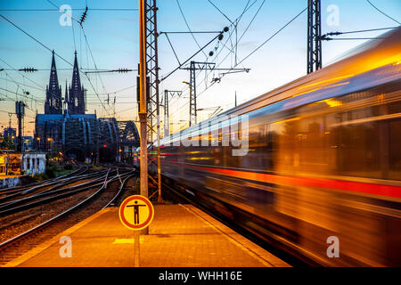 Köln Deutz, Plattform, Köln Triangle Wolkenkratzer, Deutschland Stockfoto