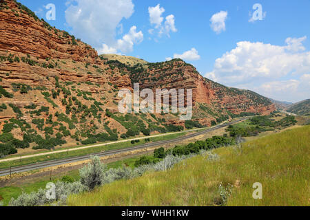 Bahnlinie in Echo Canyon, Utah Stockfoto