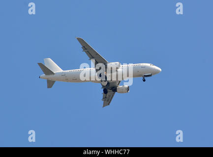 Getjet Airlines (ein Leasing- und Charterunternehmen mit Hauptsitz in Vilnius, Litauen), Airbus A320-214 Stockfoto