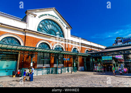 Die Außenseite des London Transport Museum im ehemaligen viktorianischen Markt Gebäude, Covent Garden, London, UK Stockfoto