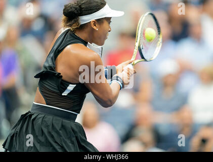 New York, Vereinigte Staaten. 02 Sep, 2019. Naomi Osaka (Japan), die in Aktion während der Runde 4 der US Open Meisterschaft gegen Belinda Bencic (Schweiz) bei Billie Jean King National Tennis Center (Foto von Lew Radin/Pacific Press) Quelle: Pacific Press Agency/Alamy leben Nachrichten Stockfoto