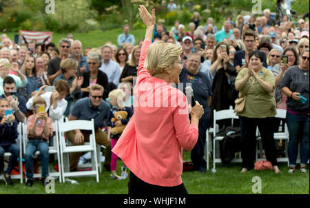 Hampton Falls, New Hampshire, USA. 02 Sep, 2019. Senator ELIZABETH WARREN (D-MA) besucht eine House party in Hampton Falls, NH, eine Seeküste Stadt eine Stunde nördlich von Boston. Credit: Brian Cahn/ZUMA Draht/Alamy leben Nachrichten Stockfoto