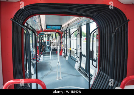 Die Bahnlinie Caen (frz. Tramway de Caen) ist das Straßenbahnsystem der französischen Stadt Caen. Die Inbetriebnahme der ersten Linien erfolgte am 2. Stockfoto