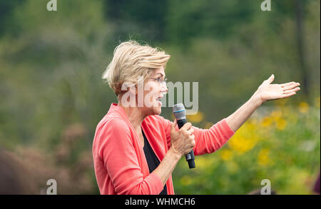 September 2, 2019, Hampton Falls, New Hampshire, USA: Demokratische 2020 US-Präsidentschaftskandidat und US-Senator Elizabeth Warren (D-MA), die sich an einem Haus in Hampton Falls, New Hampshire. Stockfoto