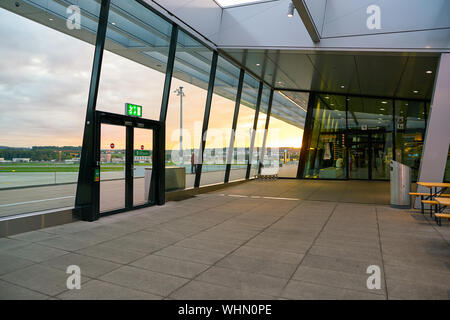 Zürich, Schweiz - ca. Oktober 2018: Aussichtsplattform am Zürich International Airport. Stockfoto