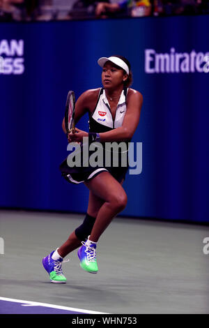 New York, Vereinigte Staaten. 02 Sep, 2019. Flushing Meadows, New York, Vereinigte Staaten - 2 September, 2019. Naomi Osaka stellen sich für eine Rückkehr zu Belinda Becic der Schweiz in die vierte Runde bei den US Open. Osaka verloren in den geraden Sätzen wie Becic zählte ein Umkippen. Quelle: Adam Stoltman/Alamy leben Nachrichten Stockfoto