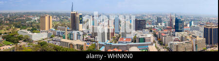 NAIROBI, Kenia - 17. SEPTEMBER 2014: Eine Antenne 180 Grad Panorama der Innenstadt von Nairobi, Kenia. Stockfoto