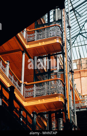 Innenarchitektur des Bradbury Gebäude in der Innenstadt von Los Angeles, Kalifornien Stockfoto