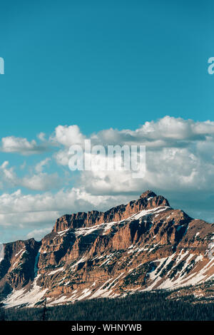 Blick auf verschneite Berge im Uinta National Forest, Utah Stockfoto