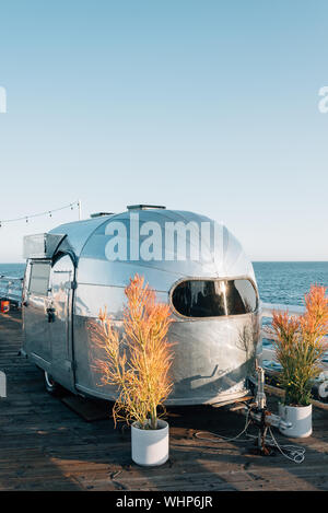 Airstream Anhänger auf dem Malibu Pier, in Malibu, Kalifornien Stockfoto