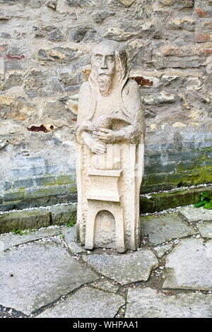 Skulptur eines älteren Mannes auf der Prager Burg, Prag, Tschechische Republik Stockfoto