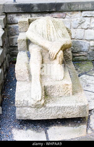 Skulptur eines Mädchens auf der Treppe der Prager Burg, Prag, Tschechische Republik Stockfoto