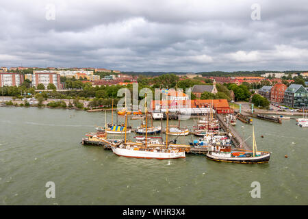 Eine wunderschöne Stadt Göteborg in Schweden, eine Ansicht vom Fluss Gota Alv am Ufer mit Boote und schöne Gebäude Stockfoto